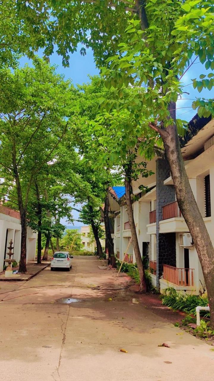 Indus Valley Resort Lonavala Bagian luar foto